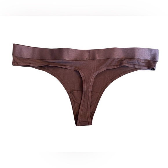 Victoria's Secret Black Logo Embellished Thong Women's Size Large NWT - Picture 2 of 9